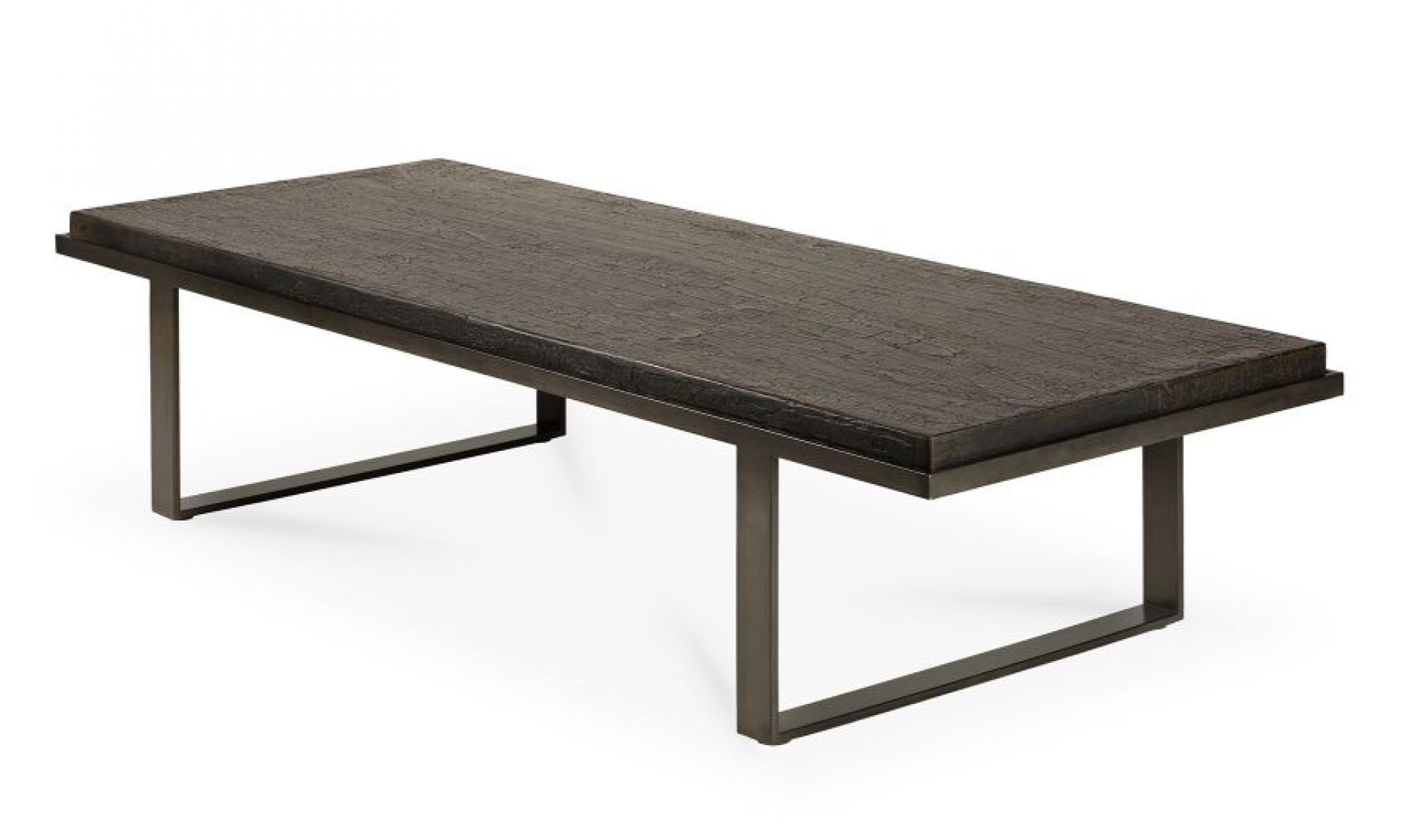 Stability Couchtisch Umberbraun von Ethnicraft: Rechteckiger Wohnzimmertisch aus dunklem Holz mit Metallgestell.